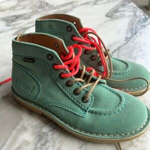 Kickers todler lace up boots